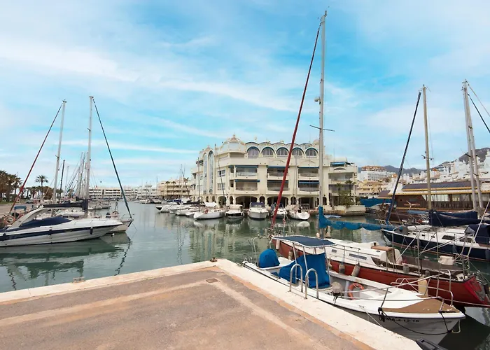 PUERTO MARINERO en El Puerto Marina de Benalmádena en el corazón de la Costa del Sol.